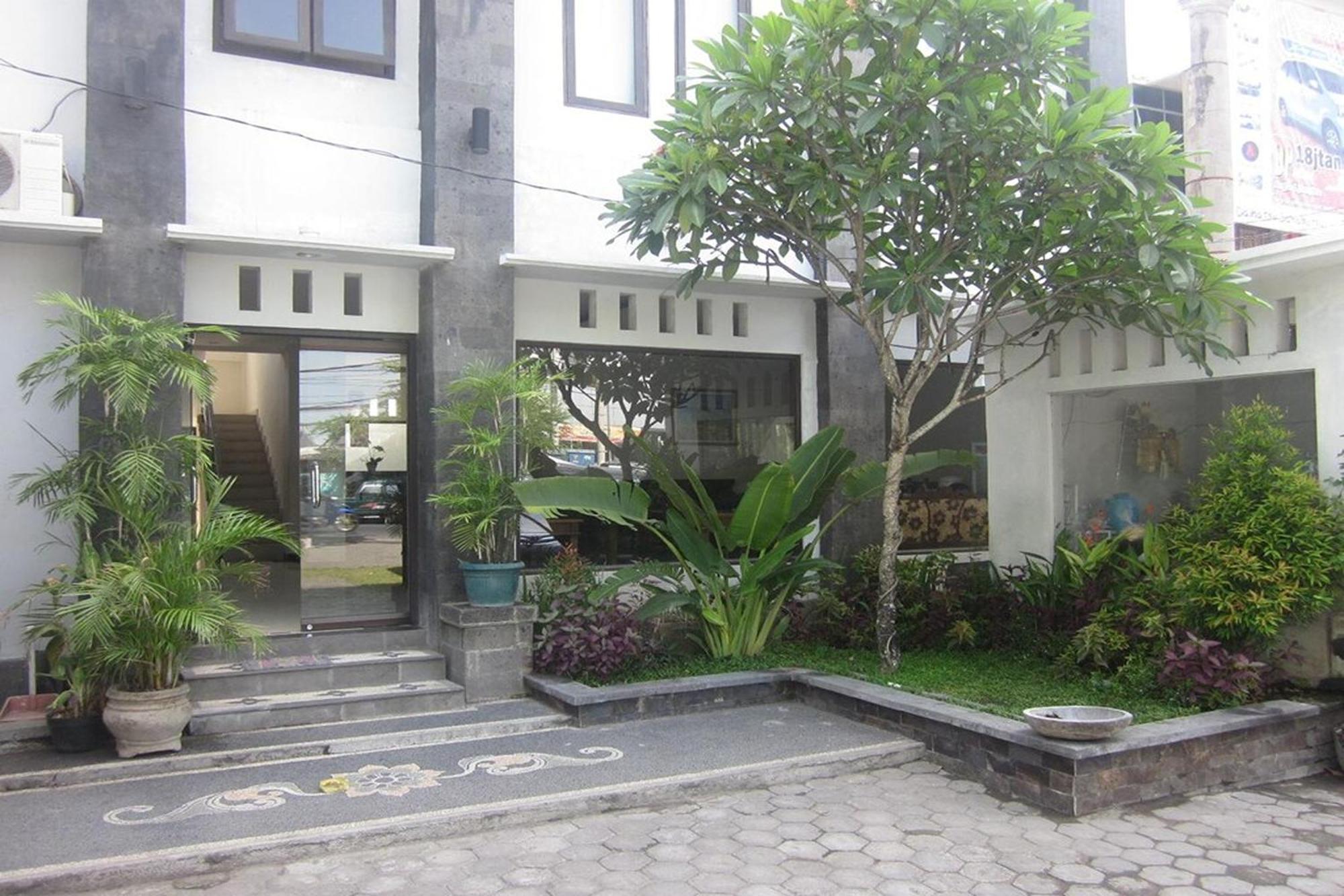 Hotel Warta Dua Денпасар Екстериор снимка