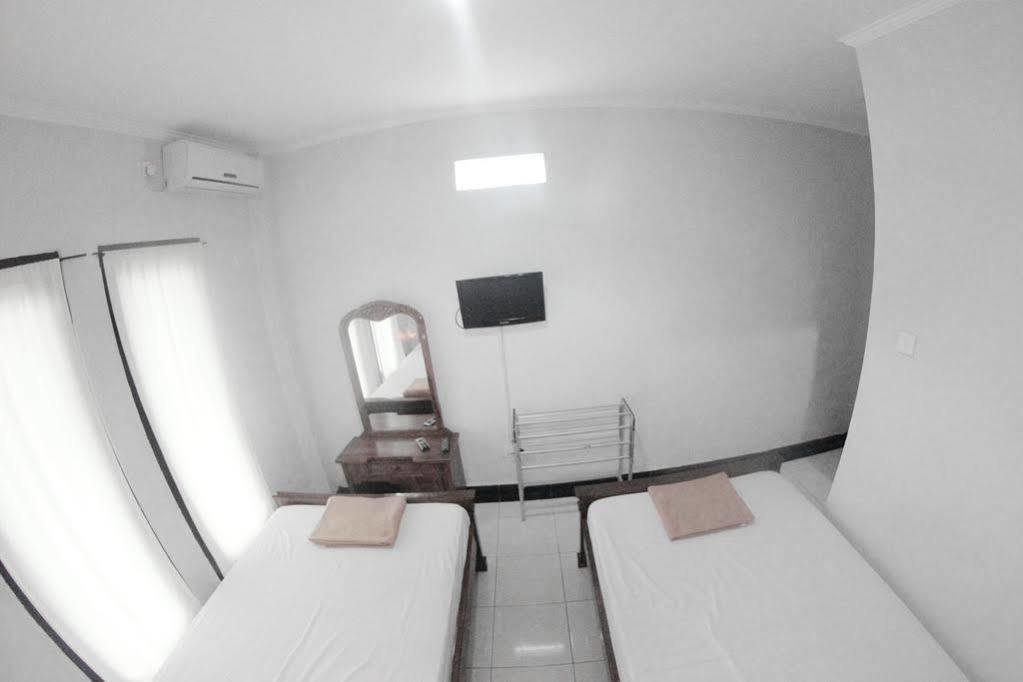 Hotel Warta Dua Денпасар Екстериор снимка