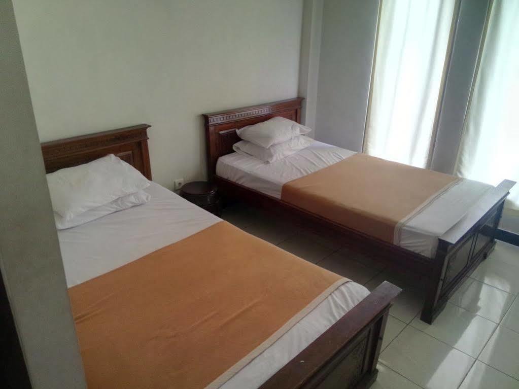 Hotel Warta Dua Денпасар Екстериор снимка